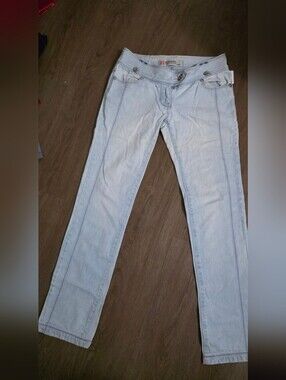 Light Wash  Jeans - Style